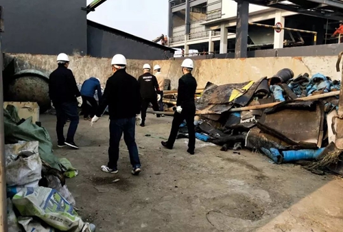 熱火朝天！集團(tuán)總部140余人到股份公司氯堿分廠開展勞動(dòng)(圖7)