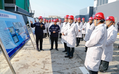 全省?；菲髽I(yè)安全設計診斷復核現(xiàn)場會代表參觀宜化太平洋熱電公司(圖3)