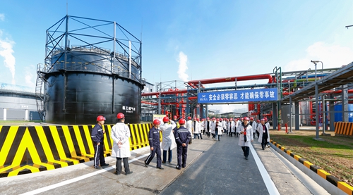 全省?；菲髽I(yè)安全設計診斷復核現(xiàn)場會代表參觀宜化太平洋熱電公司(圖4)