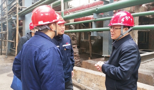 王大真到雙環(huán)公司現(xiàn)場(chǎng)調(diào)研并組織召開(kāi)干部大會(huì)(圖1) 王大真到雙環(huán)公司現(xiàn)場(chǎng)調(diào)研并組織召開(kāi)干部大會(huì)(圖1)