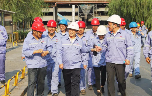 王大真一行到內(nèi)蒙片區(qū)現(xiàn)場辦公(圖1) 王大真一行到內(nèi)蒙片區(qū)現(xiàn)場辦公(圖1)