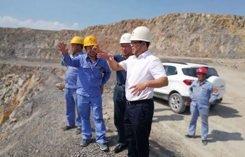 王大真一行到內(nèi)蒙片區(qū)現(xiàn)場辦公(圖3) 王大真一行到內(nèi)蒙片區(qū)現(xiàn)場辦公(圖3)