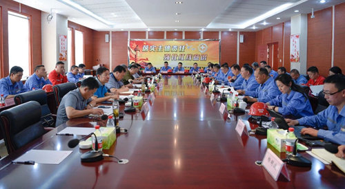 宜昌市委副書記袁衛(wèi)東一行到新疆宜化現(xiàn)場辦公(圖3) 宜昌市委副書記袁衛(wèi)東一行到新疆宜化現(xiàn)場辦公(圖3)