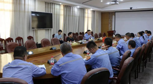 王大真深入股份公司現(xiàn)場(chǎng)并召開(kāi)工作會(huì)議(圖1) 王大真深入股份公司現(xiàn)場(chǎng)并召開(kāi)工作會(huì)議(圖1)