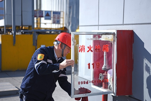 集團(tuán)領(lǐng)導(dǎo)干部深入基層一線勞動(dòng)(圖5) 集團(tuán)領(lǐng)導(dǎo)干部深入基層一線勞動(dòng)(圖5)