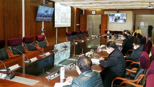 宜化集團召開工作調(diào)度視頻會(圖2) 宜化集團召開工作調(diào)度視頻會(圖2)