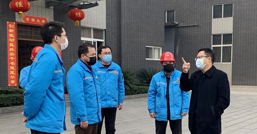 王大真到楚星公司和松滋肥業(yè)現(xiàn)場(chǎng)檢查疫情防控及安全生產(chǎn)情況(圖2) 王大真到楚星公司和松滋肥業(yè)現(xiàn)場(chǎng)檢查疫情防控及安全生產(chǎn)情況(圖2)