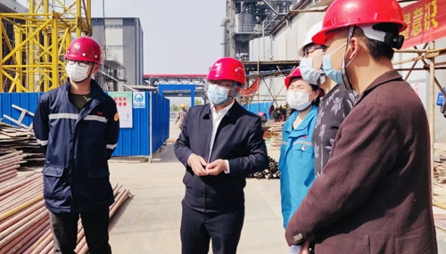 王大真到松滋肥業(yè)現(xiàn)場檢查工作(圖1) 王大真到松滋肥業(yè)現(xiàn)場檢查工作(圖1)