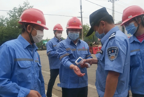 王大真到雙環(huán)公司現(xiàn)場(chǎng)檢查工作(圖1) 王大真到雙環(huán)公司現(xiàn)場(chǎng)檢查工作(圖1)