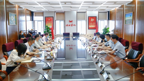 中國(guó)信保湖北分公司黨委書(shū)記、總經(jīng)理劉正茂一行到訪宜化集團(tuán)(圖1)