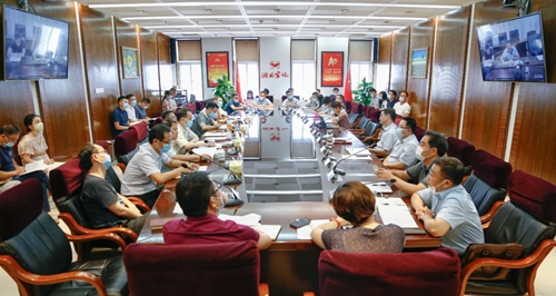 集團(tuán)召開行政辦公會 強(qiáng)調(diào)要扛起主體責(zé)任大戰(zhàn)下半年奪取新勝利(圖1) 集團(tuán)召開行政辦公會 強(qiáng)調(diào)要扛起主體責(zé)任大戰(zhàn)下半年奪取新勝利(圖1)