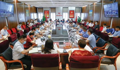 集團(tuán)上半年生產(chǎn)經(jīng)營(yíng)總結(jié)大會(huì)拉開(kāi)序幕(圖1) 集團(tuán)上半年生產(chǎn)經(jīng)營(yíng)總結(jié)大會(huì)拉開(kāi)序幕(圖1)