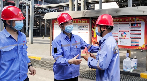 情系一線 集團(tuán)工會(huì)到分子公司“送清涼”(圖1) 情系一線 集團(tuán)工會(huì)到分子公司“送清涼”(圖1)