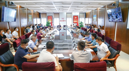 集團(tuán)召開(kāi)效益分析暨資金計(jì)劃會(huì) 強(qiáng)調(diào)要大戰(zhàn)五個(gè)月結(jié)好全年賬(圖1) 集團(tuán)召開(kāi)效益分析暨資金計(jì)劃會(huì) 強(qiáng)調(diào)要大戰(zhàn)五個(gè)月結(jié)好全年賬(圖1)