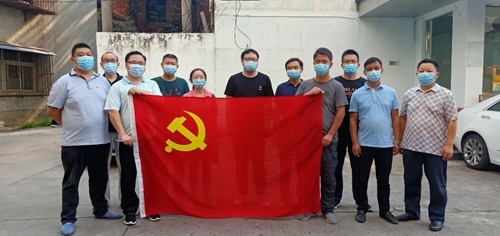 集團總部黨員下沉對口聯(lián)系社區(qū)開展志愿服務活動(圖1) 集團總部黨員下沉對口聯(lián)系社區(qū)開展志愿服務活動(圖1)