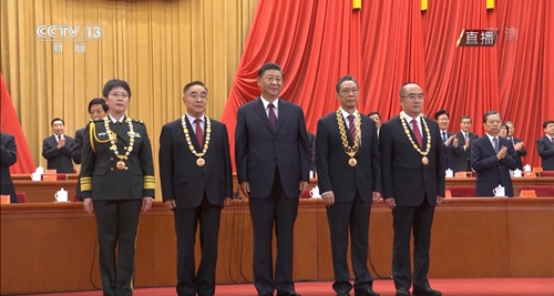 向抗疫英雄致敬！宜化集團組織收看全國抗擊新冠肺炎疫情表彰大會(圖1)