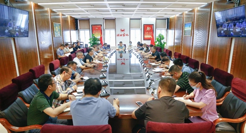 集團召開工作會強調:堅持“穩(wěn)”字當頭 抓好節(jié)前工作(圖1) 集團召開工作會強調:堅持“穩(wěn)”字當頭 抓好節(jié)前工作(圖1)