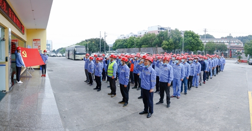 集團總部機關(guān)干部到股份公司勞動(圖1) 集團總部機關(guān)干部到股份公司勞動(圖1)