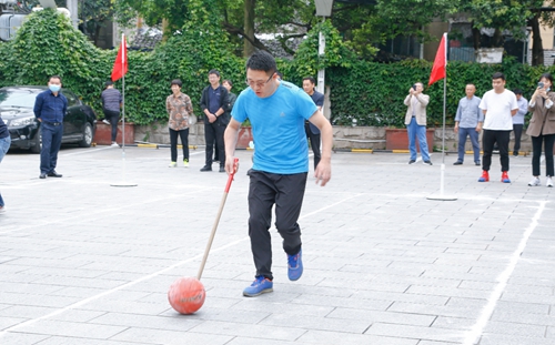 歡度中秋喜迎國慶 宜化集團與宜昌市發(fā)改委共同舉辦趣味運動會(圖3) 歡度中秋喜迎國慶 宜化集團與宜昌市發(fā)改委共同舉辦趣味運動會(圖3)