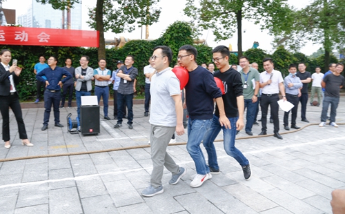 歡度中秋喜迎國慶 宜化集團與宜昌市發(fā)改委共同舉辦趣味運動會(圖8) 歡度中秋喜迎國慶 宜化集團與宜昌市發(fā)改委共同舉辦趣味運動會(圖8)