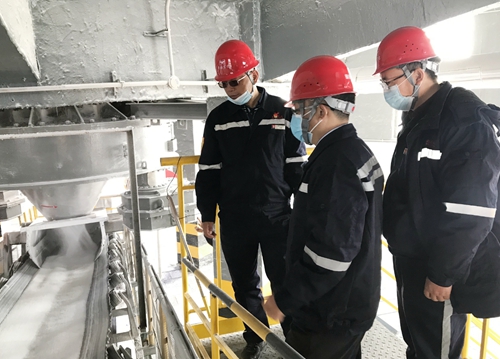 王大真到新疆宜化、新疆宜化礦業(yè)走訪慰問(wèn)干部職工(圖5)