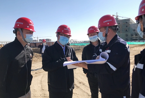 王大真:堅(jiān)定信心穩(wěn)扎穩(wěn)打 建設(shè)化工行業(yè)的綠色生態(tài)文明園區(qū)和新疆區(qū)域的化工示范標(biāo)桿(圖2) 王大真:堅(jiān)定信心穩(wěn)扎穩(wěn)打 建設(shè)化工行業(yè)的綠色生態(tài)文明園區(qū)和新疆區(qū)域的化工示范標(biāo)桿(圖2)