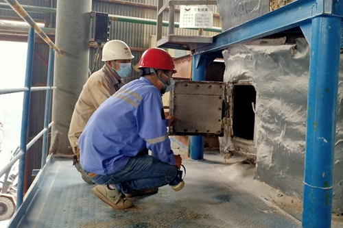 股份公司：管理人員下沉一線跟班工作 力?！半p節(jié)”安全生產(chǎn)(圖3)