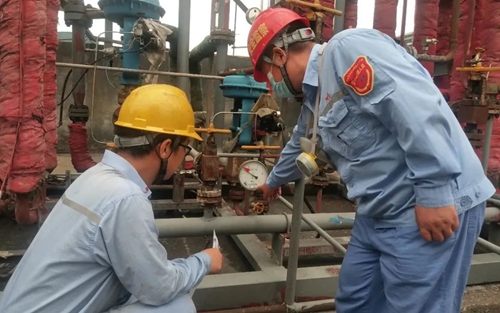 雙環(huán)公司:管理干部跟班值守 保障雙節(jié)生產(chǎn)安全(圖3) 雙環(huán)公司:管理干部跟班值守 保障雙節(jié)生產(chǎn)安全(圖3)