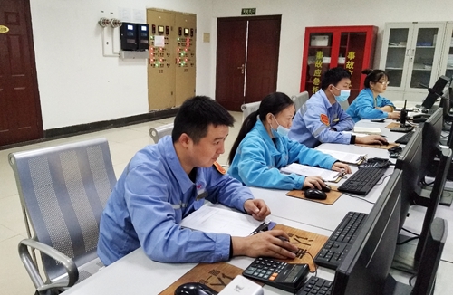 楚星公司:管理干部進(jìn)班跟班 守牢安全生產(chǎn)底線(圖2) 楚星公司:管理干部進(jìn)班跟班 守牢安全生產(chǎn)底線(圖2)