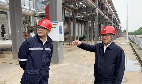 王大真到松滋肥業(yè)、楚星公司和宜化新材料現(xiàn)場辦公(圖1)