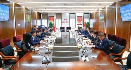 江蘇省港口集團(tuán)總經(jīng)理關(guān)永健一行到訪宜化集團(tuán)(圖1) 江蘇省港口集團(tuán)總經(jīng)理關(guān)永健一行到訪宜化集團(tuán)(圖1)