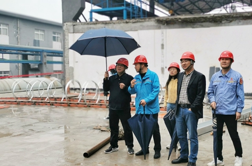 王大真到宜化新材料公司和楚星公司現(xiàn)場調(diào)研(圖2) 王大真到宜化新材料公司和楚星公司現(xiàn)場調(diào)研(圖2)