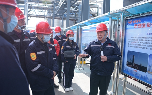 袁衛(wèi)東率領(lǐng)宜昌市黨政代表團(tuán)到新疆宜化調(diào)研指導(dǎo)(圖2) 袁衛(wèi)東率領(lǐng)宜昌市黨政代表團(tuán)到新疆宜化調(diào)研指導(dǎo)(圖2)