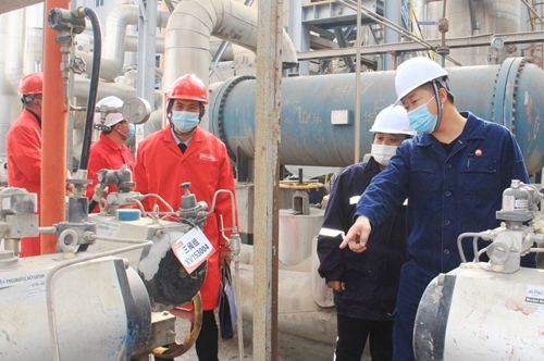 國務院安委辦?；分攸c縣專家組到新疆天運開展安全生產(chǎn)指導服務工作(圖1)