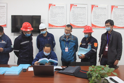 國務院安委辦?；分攸c縣專家組到新疆天運開展安全生產(chǎn)指導服務工作(圖2)