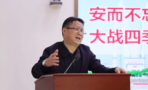 王大真到松滋肥業(yè)、楚星公司、新材料公司和股份公司現(xiàn)場(chǎng)調(diào)研(圖5)