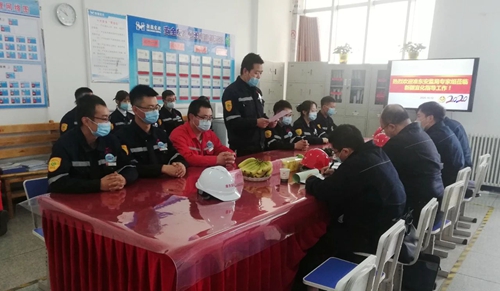 新疆宜化氯堿分廠氯乙烯三班、合成二班榮獲準(zhǔn)東開發(fā)區(qū)安全標(biāo)準(zhǔn)化示范班組稱號(hào)(圖4)