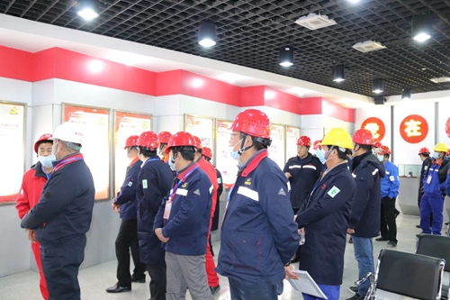 青海省應(yīng)急管理廳在青海宜化舉辦全省危險化學(xué)品企業(yè)化工過程安全管理先進(jìn)技術(shù)實(shí)踐經(jīng)驗(yàn)交流學(xué)習(xí)觀摩會(圖2) 青海省應(yīng)急管理廳在青海宜化舉辦全省危險化學(xué)品企業(yè)化工過程安全管理先進(jìn)技術(shù)實(shí)踐經(jīng)驗(yàn)交流學(xué)習(xí)觀摩會(圖2)