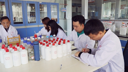 金沙酒業(yè)榮獲“第三屆貴州省省長質(zhì)量獎(jiǎng)提名獎(jiǎng)”(圖2) 金沙酒業(yè)榮獲“第三屆貴州省省長質(zhì)量獎(jiǎng)提名獎(jiǎng)”(圖2)