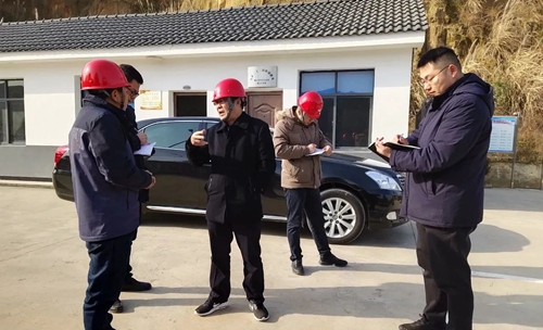 王大真到分子公司檢查工作(圖2) 王大真到分子公司檢查工作(圖2)