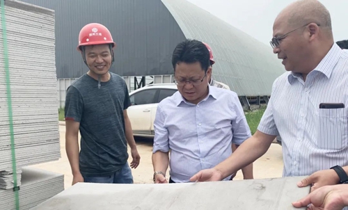 王大真一行到松滋肥業(yè)和宜昌區(qū)域分子公司檢查調(diào)研(圖1) 王大真一行到松滋肥業(yè)和宜昌區(qū)域分子公司檢查調(diào)研(圖1)