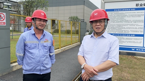 王大真一行到松滋肥業(yè)和宜昌區(qū)域分子公司檢查調(diào)研(圖3) 王大真一行到松滋肥業(yè)和宜昌區(qū)域分子公司檢查調(diào)研(圖3)