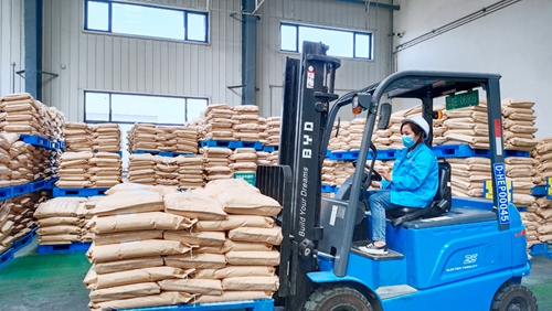 新材料公司飼料級甲酸鈣產(chǎn)品下線(圖1) 新材料公司飼料級甲酸鈣產(chǎn)品下線(圖1)