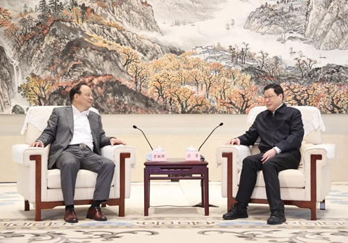 寧德時代在鄂投資布局新能源汽車動力電池產業(yè)！應勇王忠林與曾毓群座談(圖1)