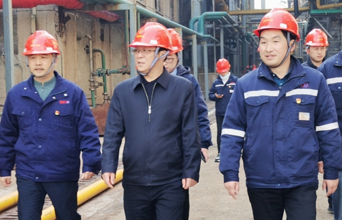 王大真到雙環(huán)公司和田家河新項(xiàng)目現(xiàn)場辦公(圖1) 王大真到雙環(huán)公司和田家河新項(xiàng)目現(xiàn)場辦公(圖1)