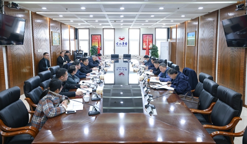 宜昌市國(guó)資委黨委書(shū)記、主任黃智華一行到宜化集團(tuán)調(diào)研(圖1)