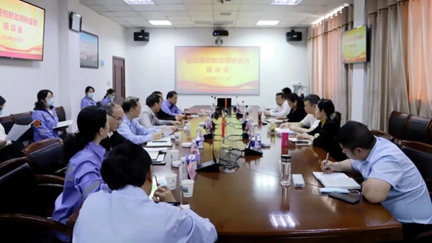 湖北省稅務(wù)局黨委委員、副局長何小平一行到楚星公司現(xiàn)場調(diào)研(圖2)