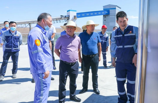 王大真到新疆宜化走訪調(diào)研(圖1) 王大真到新疆宜化走訪調(diào)研(圖1)