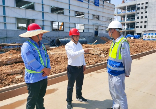 王大真節(jié)日期間看望慰問一線職工(圖2) 王大真節(jié)日期間看望慰問一線職工(圖2)