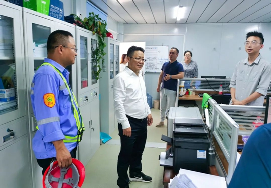 王大真節(jié)日期間看望慰問一線職工(圖3) 王大真節(jié)日期間看望慰問一線職工(圖3)